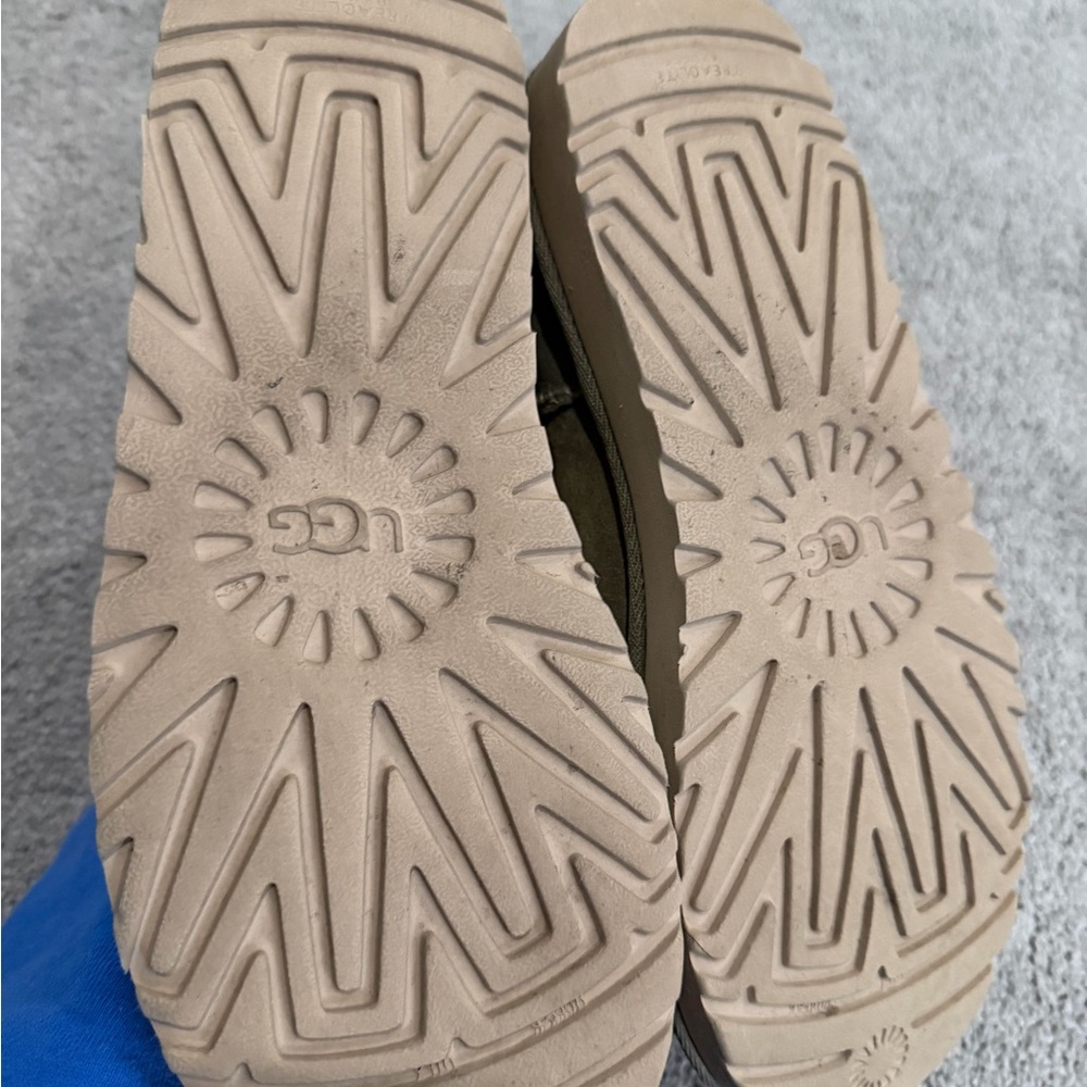 UGG Olive Green Boots - Picture 5 of 5
